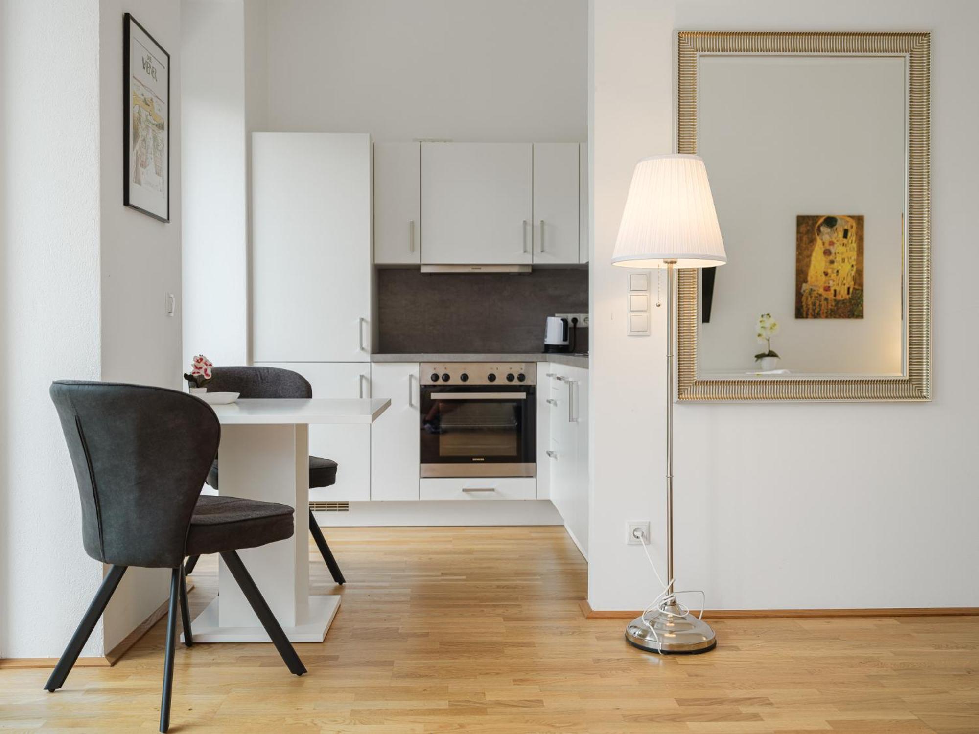 Next To Schoenbrunnpalace Close To Public Transport - Myschoenbrunn Wien